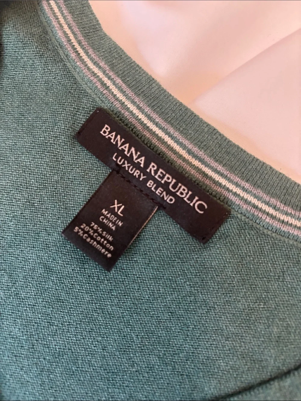 Banana Republic Men's V-Neck Sweater in Seafoam Green